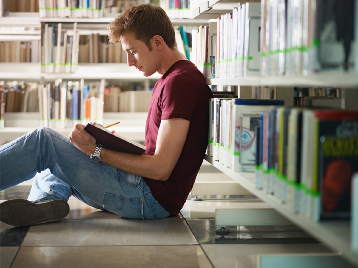 Zalecenie lekarzy dla chorych na depresję? Wizyta w bibliotece