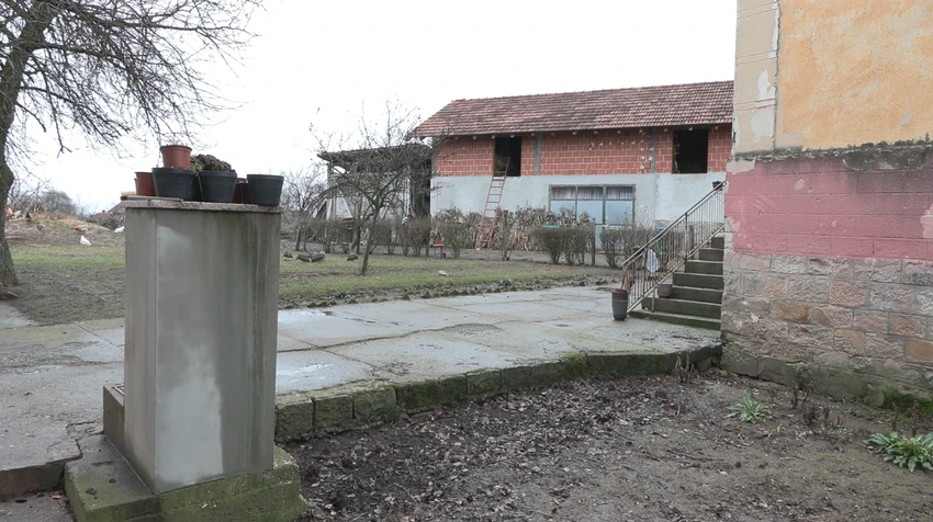 Ovde je odrasla Anita Stanojlović: Trošna kuća, traktor i štala