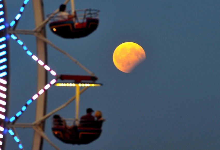 Delimično pomračenje meseca u Ščećinu, Poljska, 7. avgusta 2017.