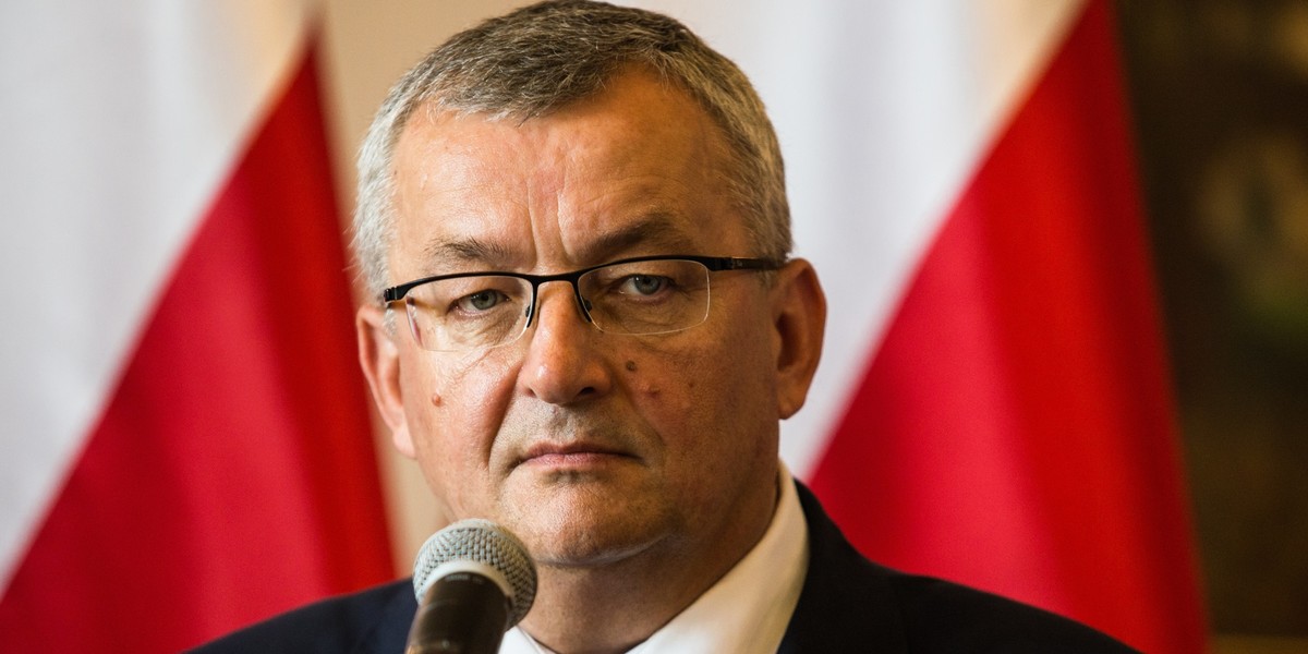 Minister Adamczyk mówi, że coraz więcej umów jest podpisywanych z polskimi firmami