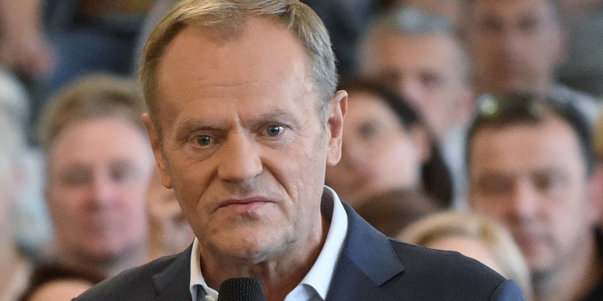 Donald Tusk odniósł się do fragmentu podręcznika do nowego szkolnego przedmiotu historia i teraźniejszość. 