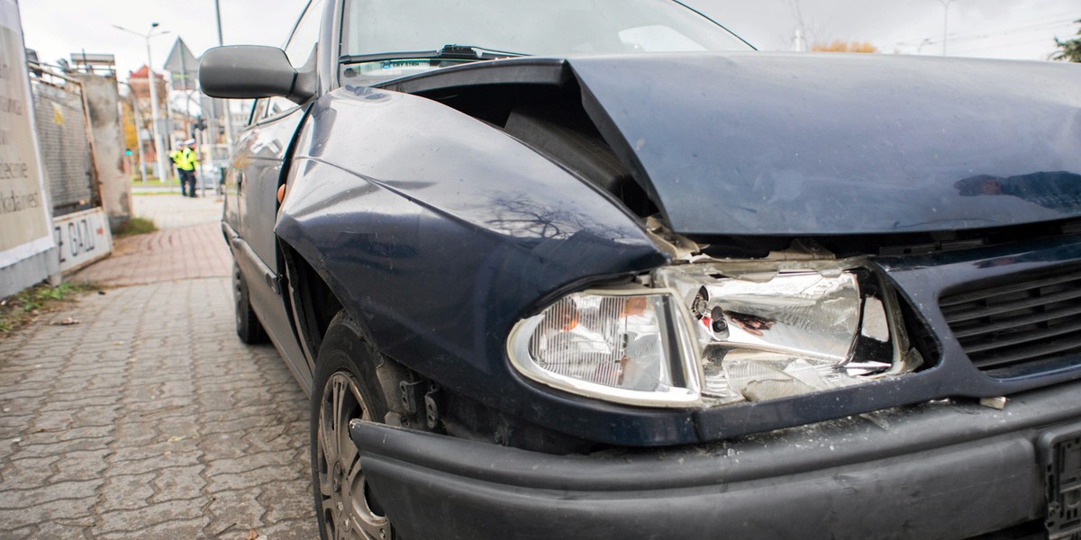 Ubezpieczenie odpowiedzialności cywilnej, czyli w skrócie OC, jest obowiązkowe dla każdego kierowcy pojazdu mechanicznego podlegającego rejestracji i bezwzględnie należy je wykupić