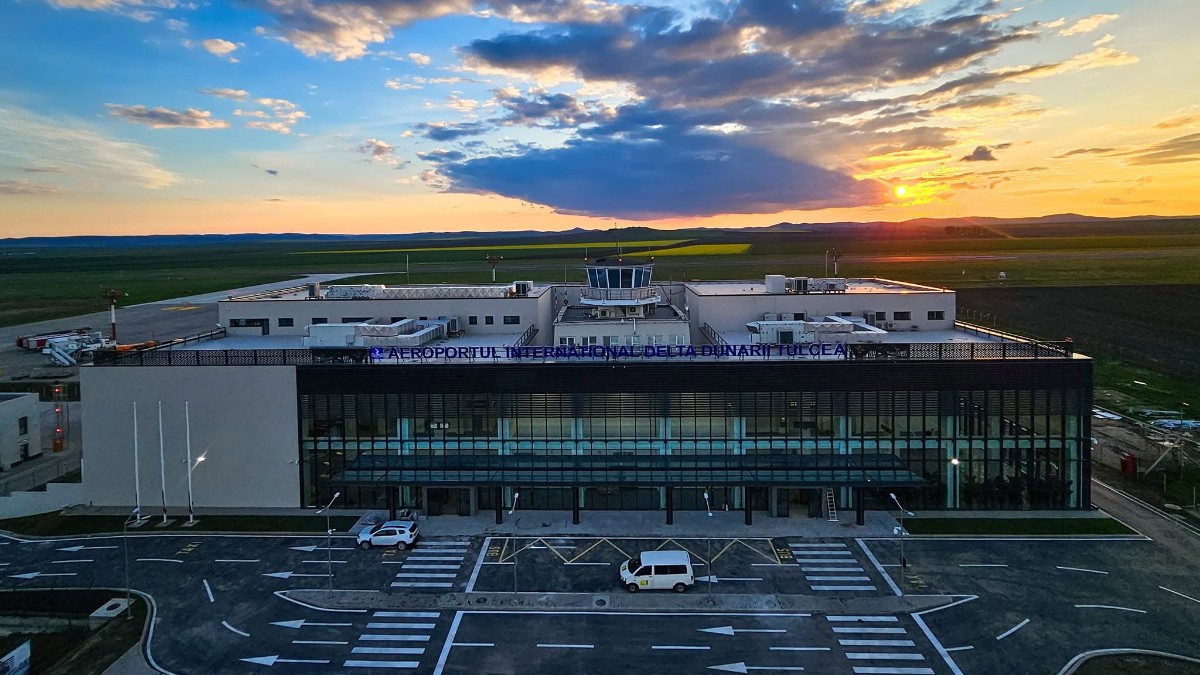 Șefii aeroportului din Tulcea, care nu a avut niciun pasager două luni în 2025, și-au mărit salariile cu 120%