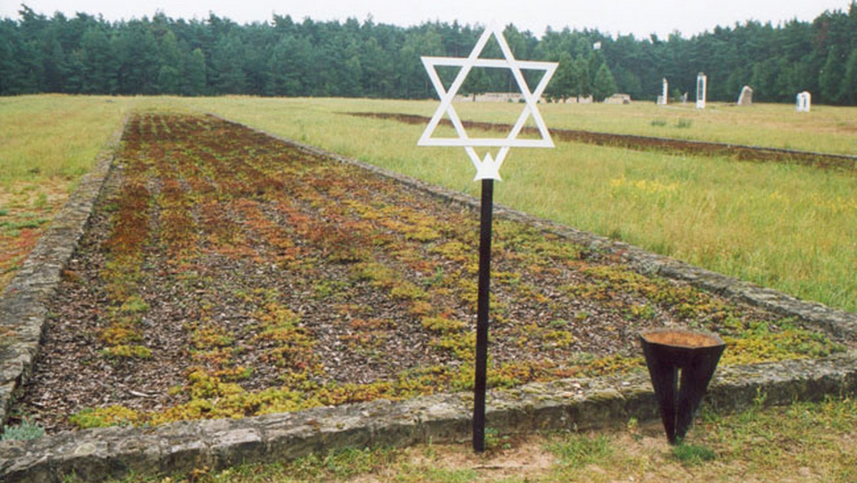Pracownicy Muzeum Holocaustu w Suffern w amerykańskim stanie Nowy Jork pochowali dziś na lokalnym cmentarzu żydowskim prochy ofiar dawnego niemieckiego obozu zagłady w Chełmnie w okupowanej Polsce. Prochy trafiły do USA przypadkiem.