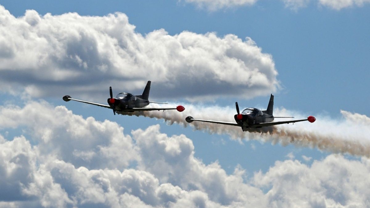 Imagine Stire Două avioane militare s-au ciocnit în zbor la joasă altitudine, în Filipine: patru piloți au murit, iar întreaga flotă a fost oprită la sol | 2review.ro