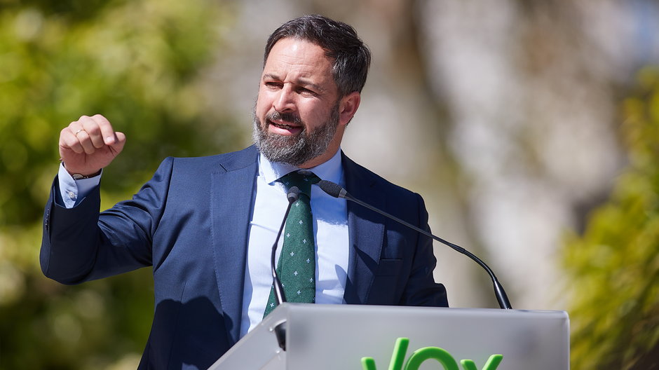 Santiago Abascal, lider partii VOX uczestniczący w spotkaniu VOX na Plaza Nueva w Sewilli, 17 marca 2021 r.