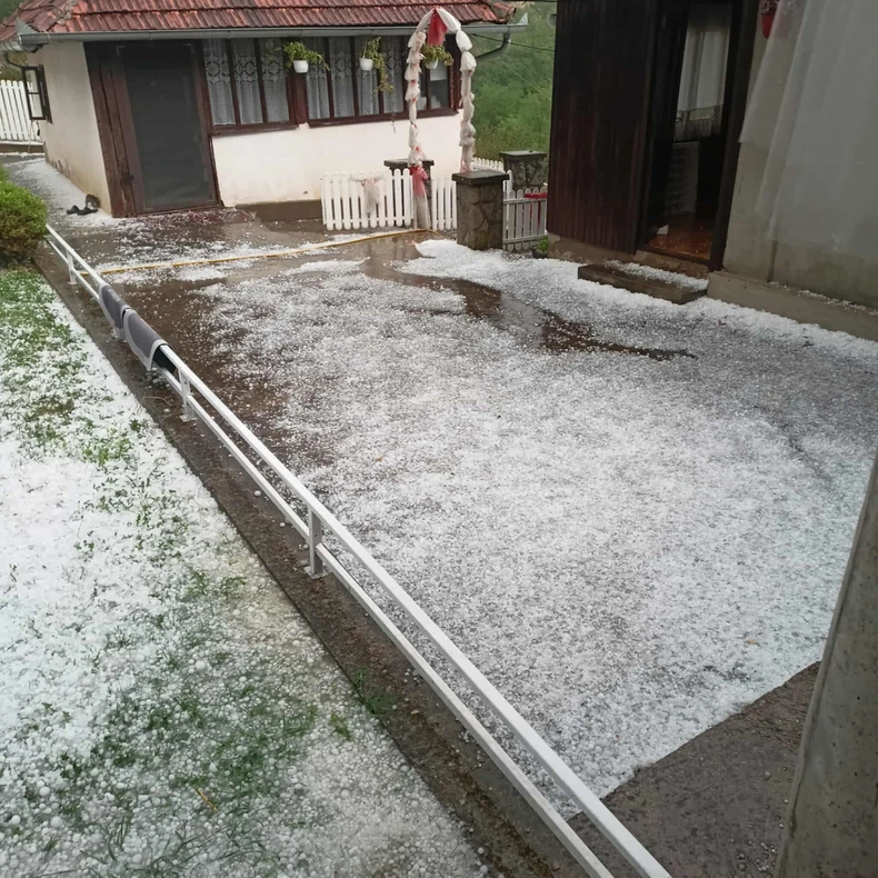 Zabelela se dvorišta u Topoli nakon grada