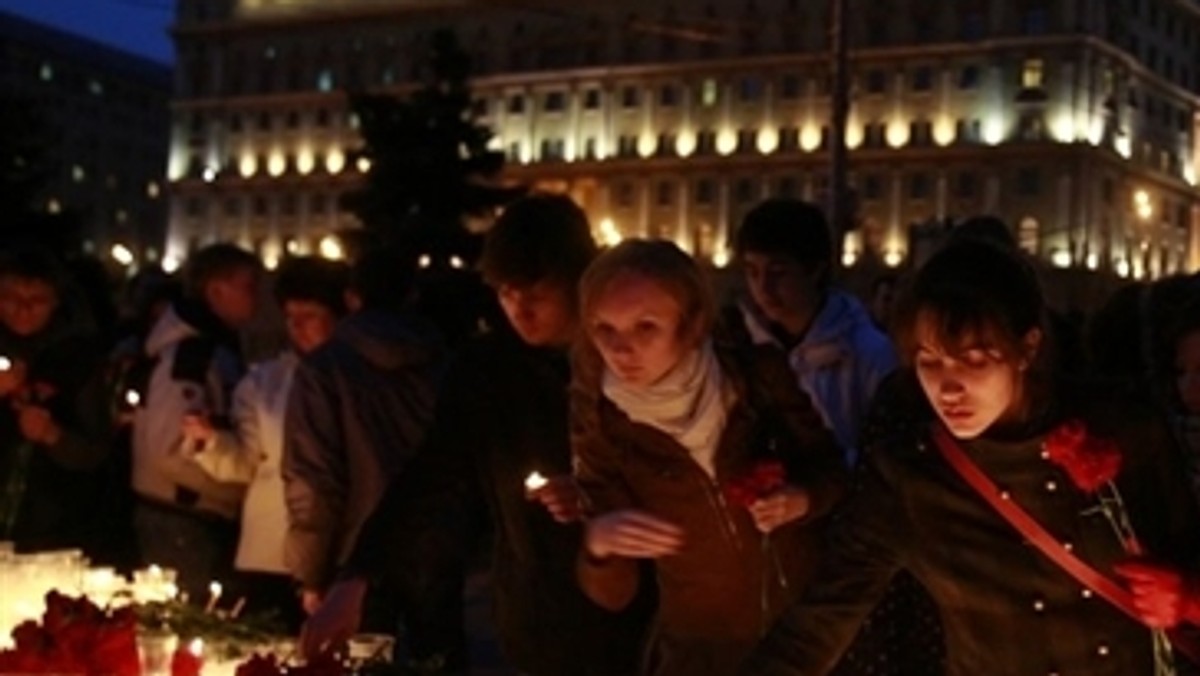 W rezultacie dwóch zamachów w moskiewskim metrze zginęło 38 osób - taki jest najnowszy bilans ofiar. Były to zamachy bombowe, a ładunki wybuchowe zdetonowali terroryści-samobójcy - podawała 29 marca agencja ITAR-TASS.