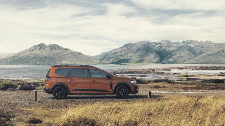 Dacia Jogger ma w sobie coś z SUV-a i z kombi.