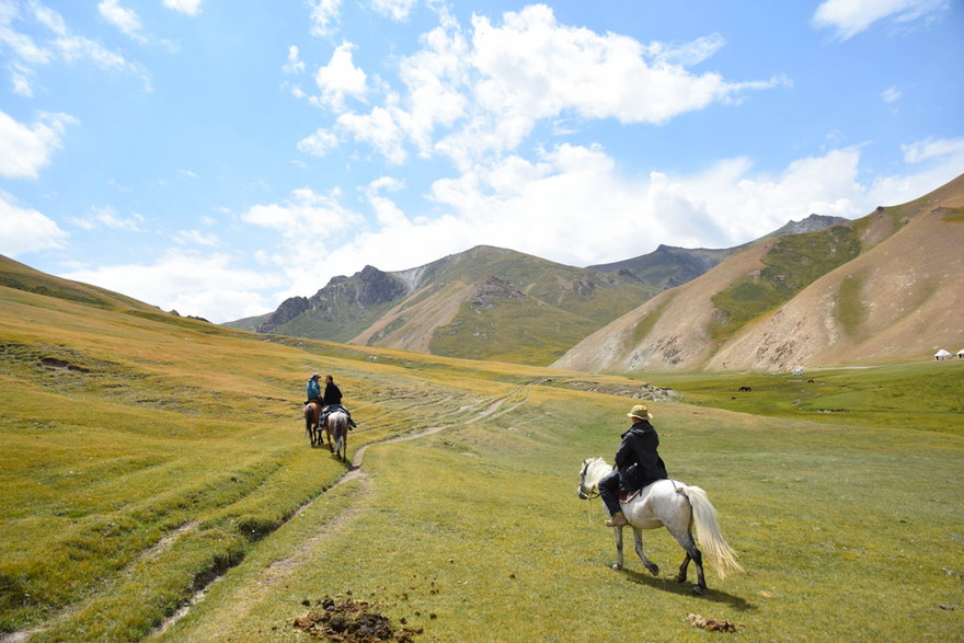 Konny trekking w kierunku Tadżyckiej granicy