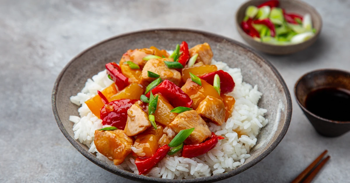 Pyszny obiad na wtorek. Podajemy przepis, Ty gotujesz. Kurczak słodko-kwaśny