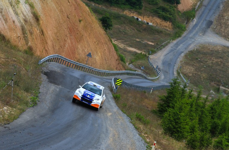 14.	Michał Sołowow – kierowca rajdowy i biznesmen, trzeci najbogatszy Polak, już na studiach uzbierał spory kapitał. Podobnie jak Solorz-Żak pracował w Niemczech, zatrudniając się w warsztatach samochodowych i handlując autami, jak podaje Wprost. EvrenKalinbacak / Shutterstock.com