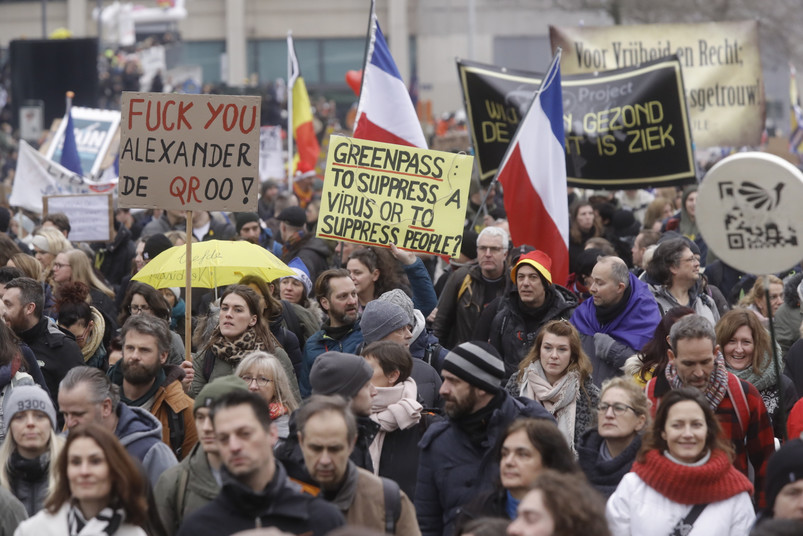 Demonstracja przeciwników obostrzeń w Brukseli
