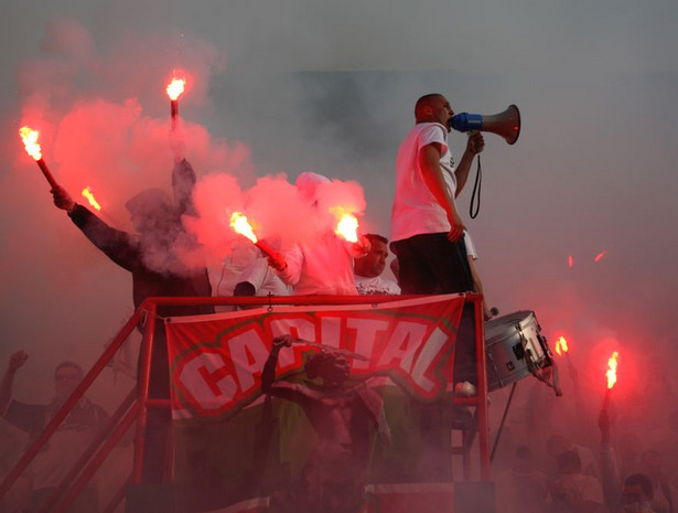 Nie wypuszczą "Starucha". Zamieszanie w sądzie i protesty posłanki