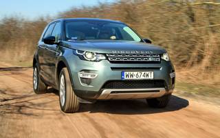 Dowiedz się jak radzi sobie w terenie mniejszy model Land Rovera – Discovery Sport
