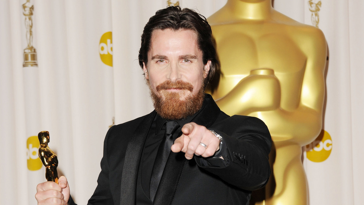 Wytwórnia Warner Bros. bardzo chce przekonać Christiana Bale’a, aby ten ponownie założył uniform Batmana w nadchodzącym filmie "Człowiek ze stali 2".