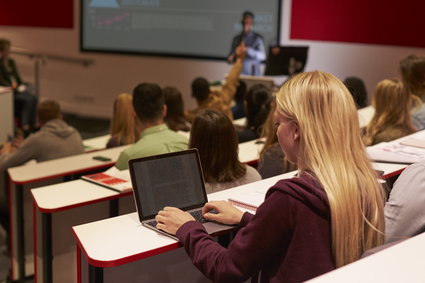 Pensja 20 tys. zł brutto zaraz po studiach? Po tym kierunku jest to możliwe