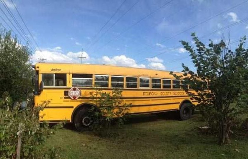 Kamper z autobusu szkolnego