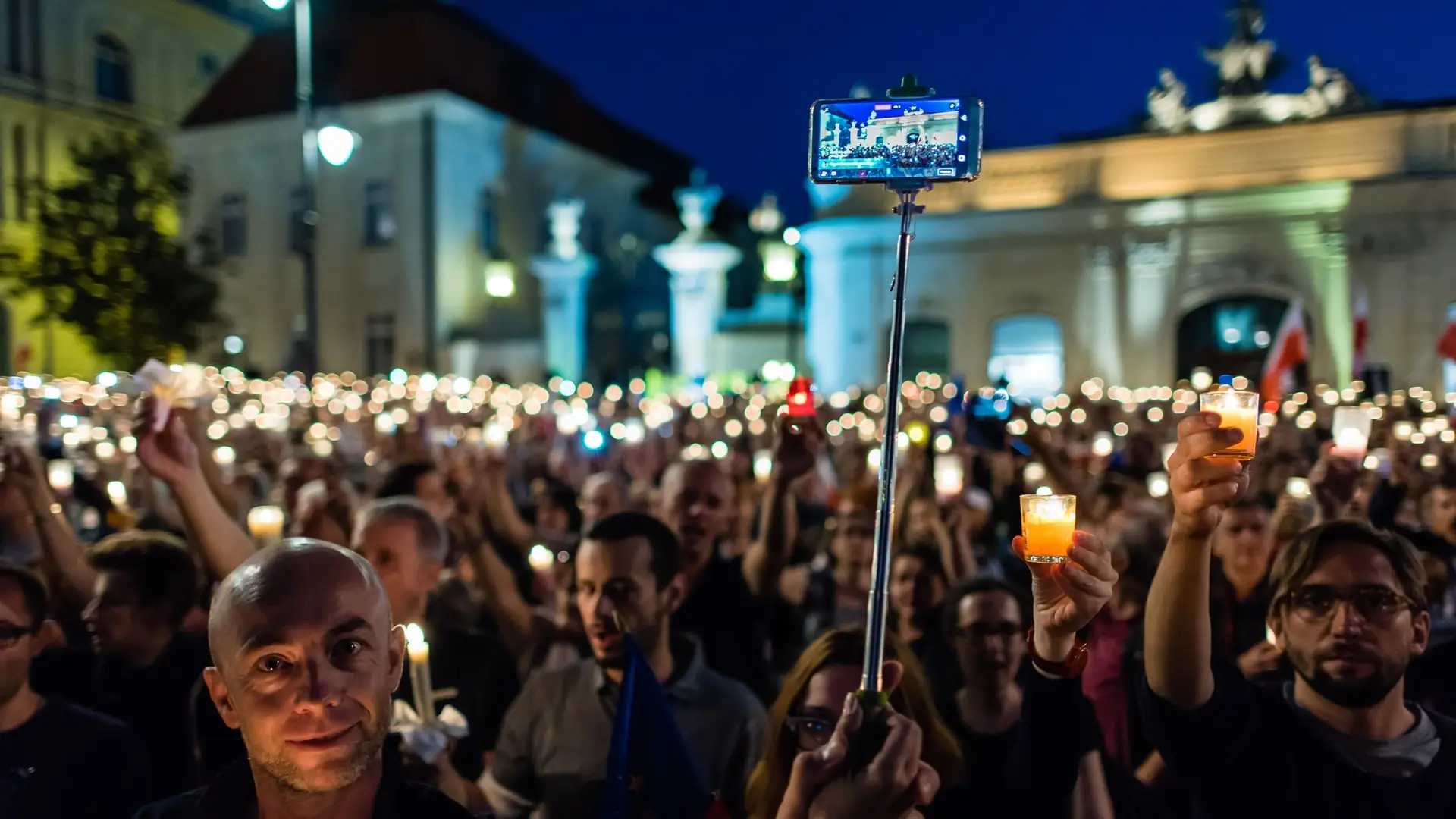 Tysiące młodych Polaków pokazało, że los kraju nie jest im obojętny. "Będziesz siedział!"