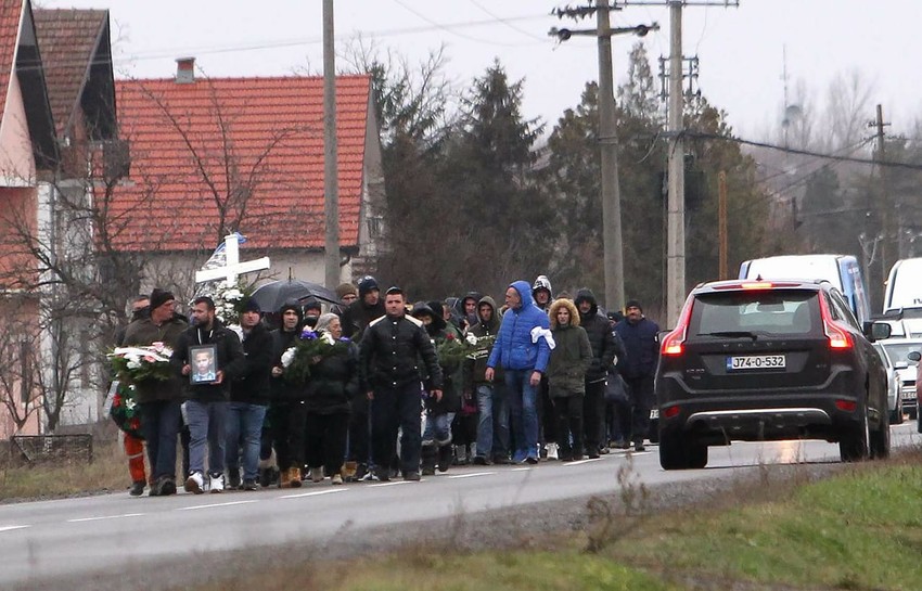 Sahrana dečaka koji se ubio