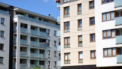 Ceny mieszkań lecą w dół. Rynek nieruchomości pęka pod presją?