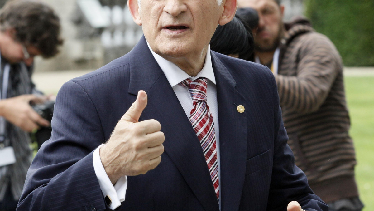 Nie ma Europy bez solidarności - powiedział dziś przewodniczący Parlamentu Europejskiego (PE) Jerzy Buzek podczas uroczystości nadania imienia Solidarności esplanadzie przed siedzibą PE w Brukseli.