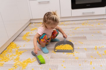 Ezekkel a módszerekkel vonhatók be a gyerekek a házimunkába!