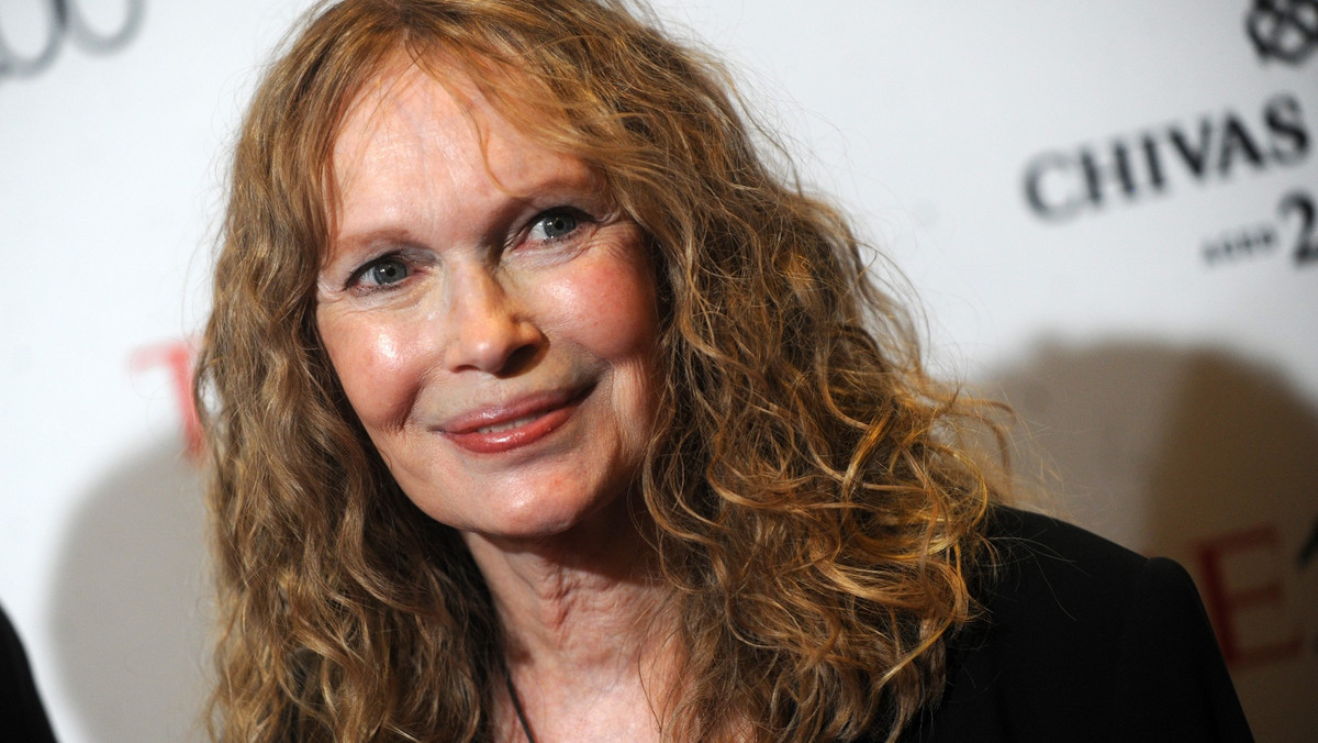 Mia Farrow w najnowszym wydaniu amerykańskiej edycji magazynu "Elle" przyznaje, że Woody Allen ją już nie interesuje. Kilkanaście lat temu Farrow oskarżyła reżysera o molestowanie seksualne ich córki.