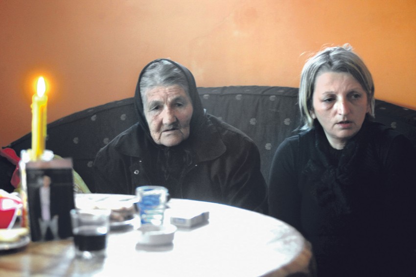 Čekanje: Slađana Lazić (desno)