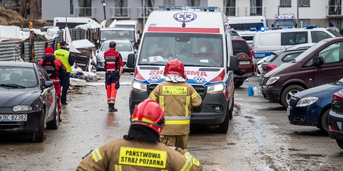 Na terenie budowy, przy ulicy Domagały w Krakowie, przewrócił się 30-metrowy żuraw budowlany.