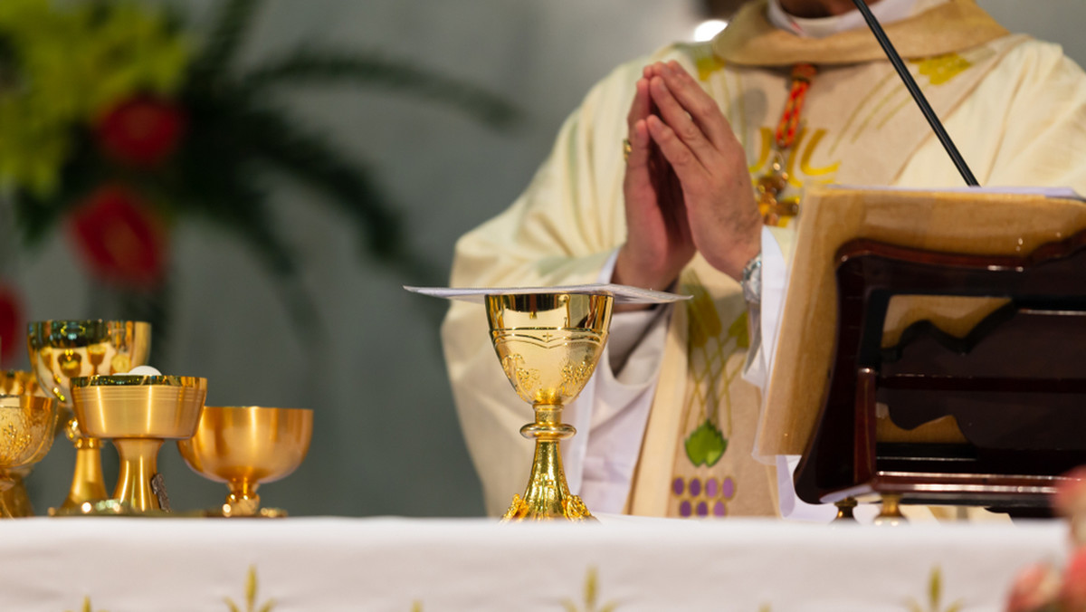 Ksiądz udostępnił "czarną listę". Rodzice są oburzeni