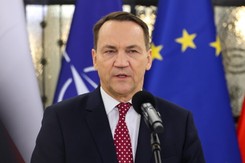 Polacy utknęli na lotniskach Bliskiego Wschodu. Sikorski: Premier ostrzegał