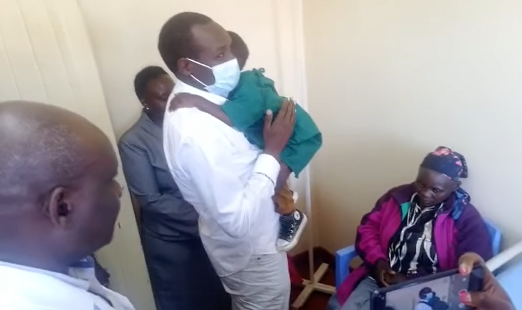 Simba Arati visits Kisii boy Junior Sagini 