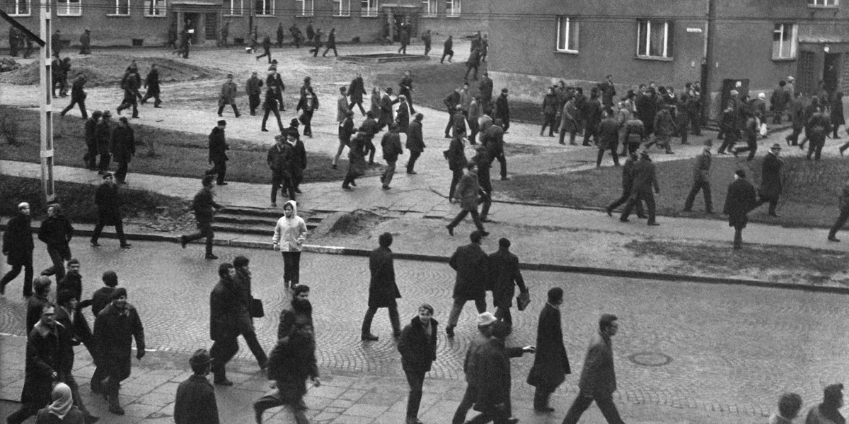 Gdynia, ulica Śląska. Ludzie uciekają przed milicją w grudniu 1970 r.