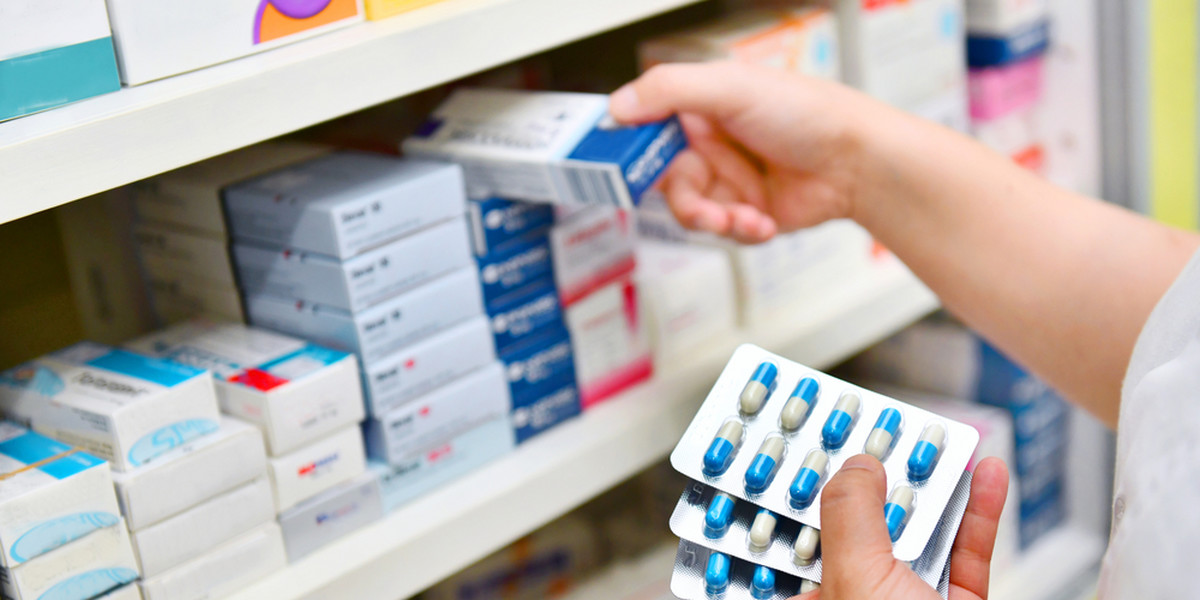 Polacy masowo zaopatrują się w leki, w efekcie może zabraknąć ich w hurtowniach - ostrzega NRA