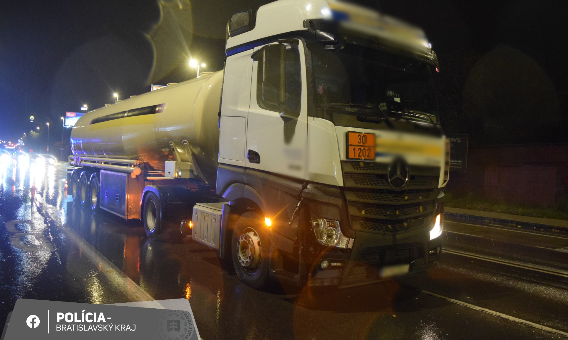 Polícia v Bratislavskom kraji ráno riešila tri zrážky vozidiel s chodcami. 