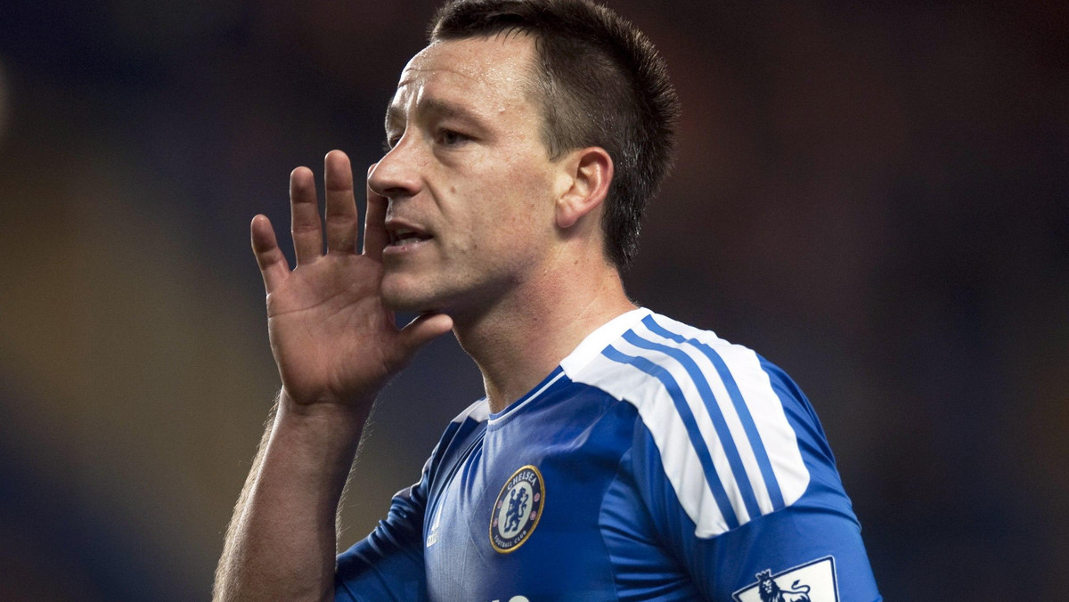 Obrońca londyńskiej Chelsea, John Terry został przesłuchany przez policję w sprawie zarzutów skierowanych pod jego adresem, dotyczących domniemanego używania rasistowskich obelg w kierunku piłkarza Queens Park Rangers, Antona Ferdinanda.