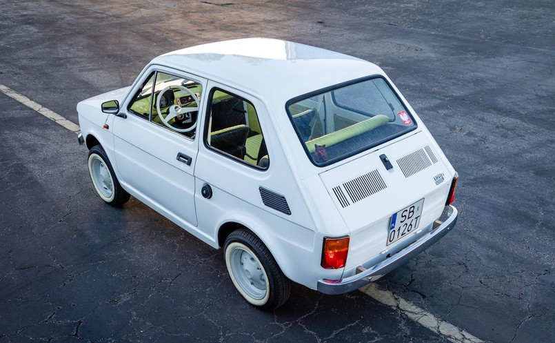 Fiat 126p, którego dostał Tom Hanks, sprzedany za ponad 363 tys. zł