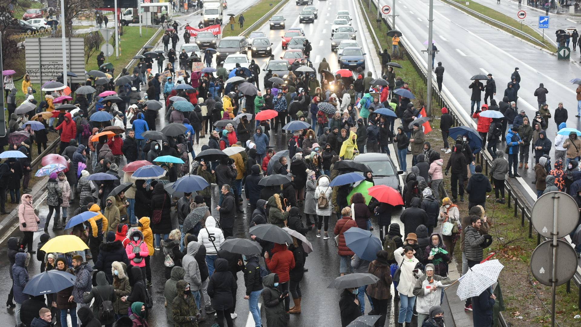 Beograd je ponovo blokiran - aktivisti treći put za redom zaustavili auto-put 