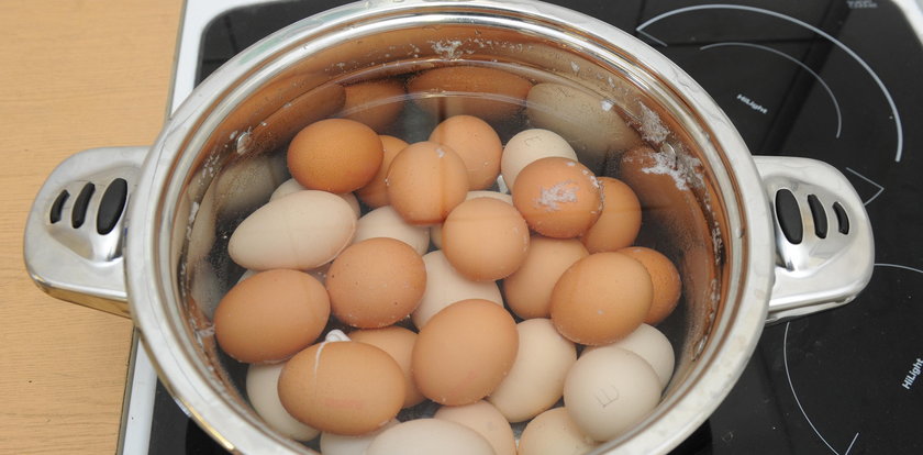Naukowiec radzi: nie wylewaj wody po gotowaniu jaj!