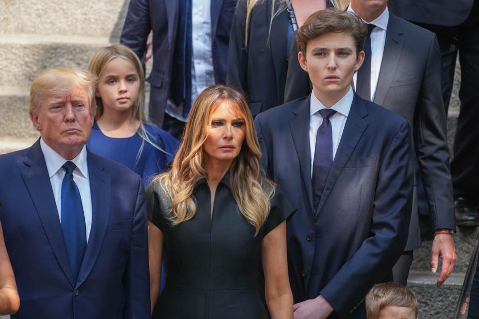 Barron Trump w trakcie uroczystości pogrzebowych Ivany Trump, 2022 r.