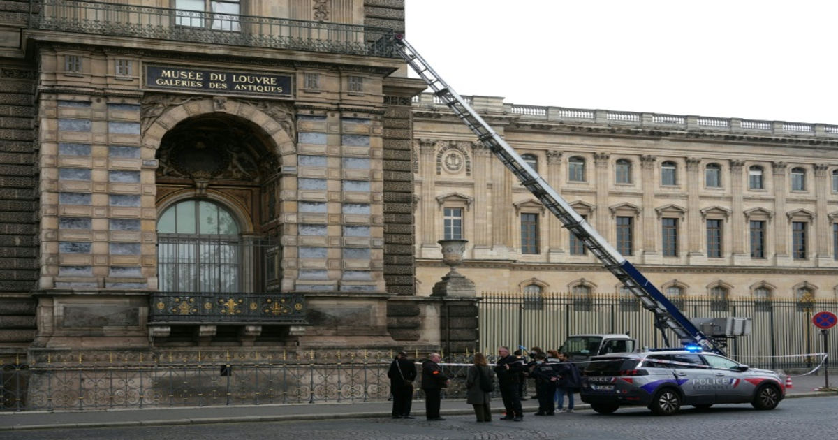 Vol du Louvre : deux suspects interpellés dont un à l'aéroport