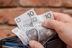 Czeka nas zaciskanie pasa? Emerytury mogą być pierwszą ofiarą rosnącego długu