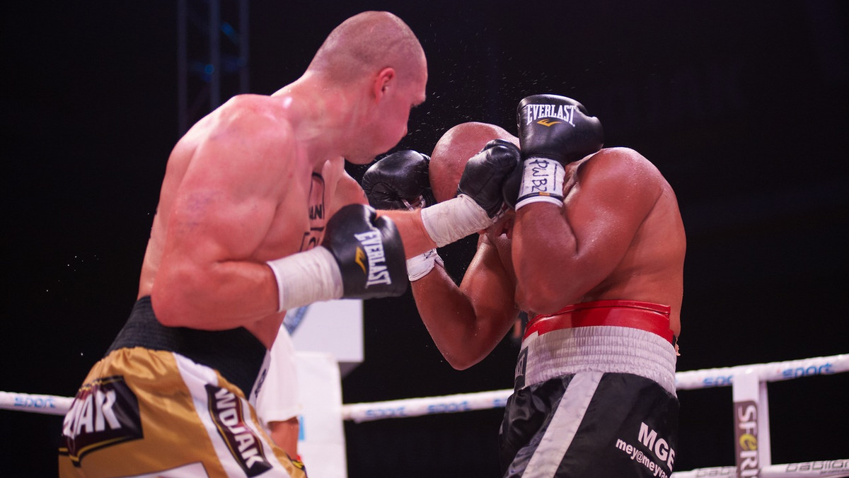 Krzysztof Głowacki (21-0, 14 KO) pokonał Ismaila Abdoula (54-28-2, 20 KO) w pojedynku wagi junior ciężkiej na gali Wojak Boxing Night w Rzeszowie. Wygrana może znacznie przybliżyć polskiego boksera do walki o pas WBO, który dzierży Marco Huck.