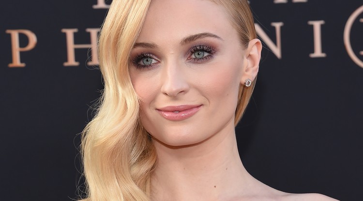 Hollywood egyik legfényesebb csillaga, Sophie Turner.