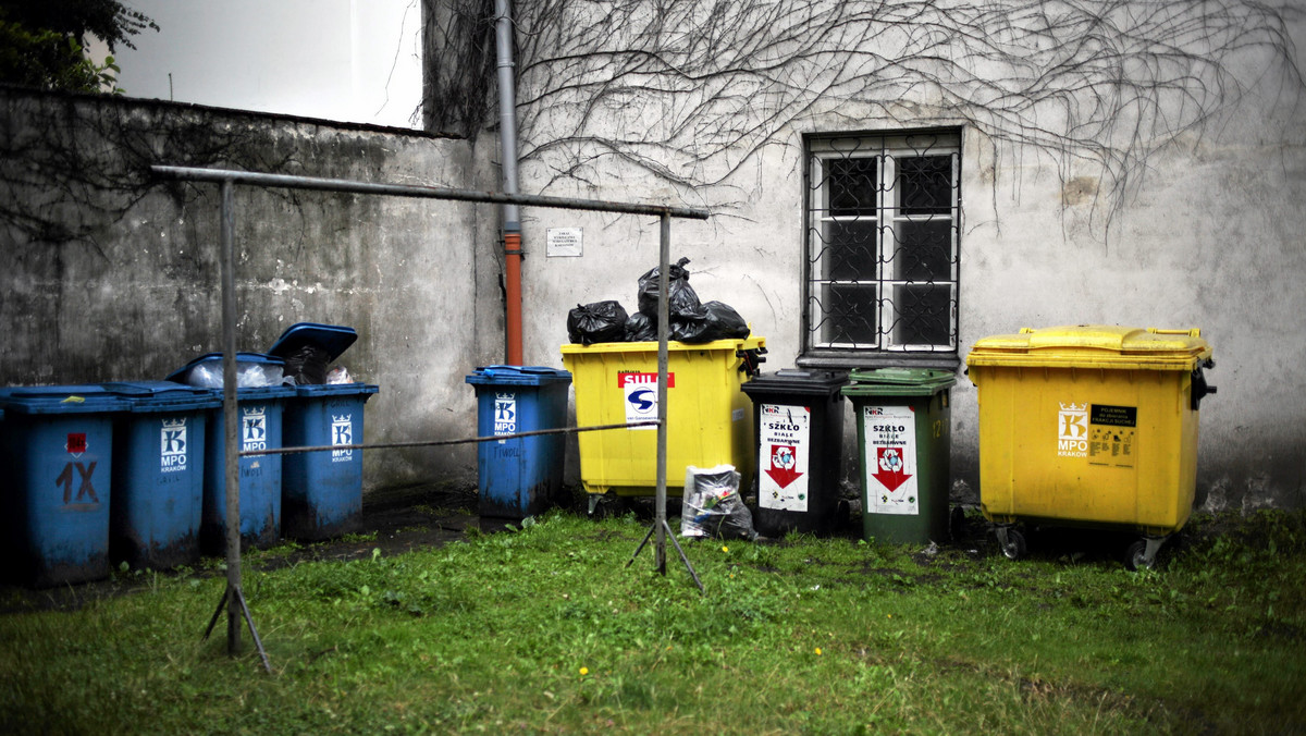 Na ulicach Zielonej Góry staną nowe pojemniki na śmieci. Zakład Gospodarki Komunalnej i Mieszkaniowej rutynowo wymienia niektóre ze stojących na nowe - informuje Radio Zielona Góra.