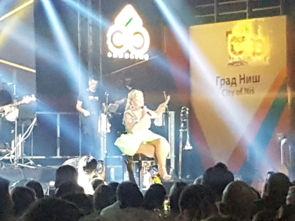 Lepa Brena na koncertu u Nišu