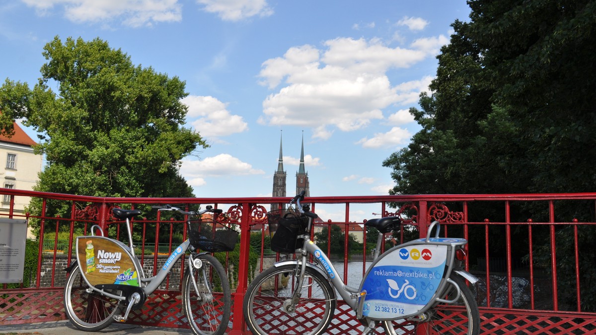 Od dziś we Wrocławiu można już wypożyczać miejskie jednoślady. W porównaniu do poprzedniego sezonu, teraz rower będzie dostępny niemal na każdym kroku. Z kolei ceny pozostają bez zmian.