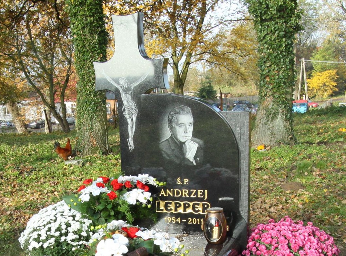 andrzej lepper grób leppera cmentarz