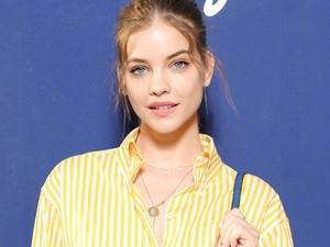 Palvin Barbi a Sprouse ikrekkel és édesapjukkal pózolt